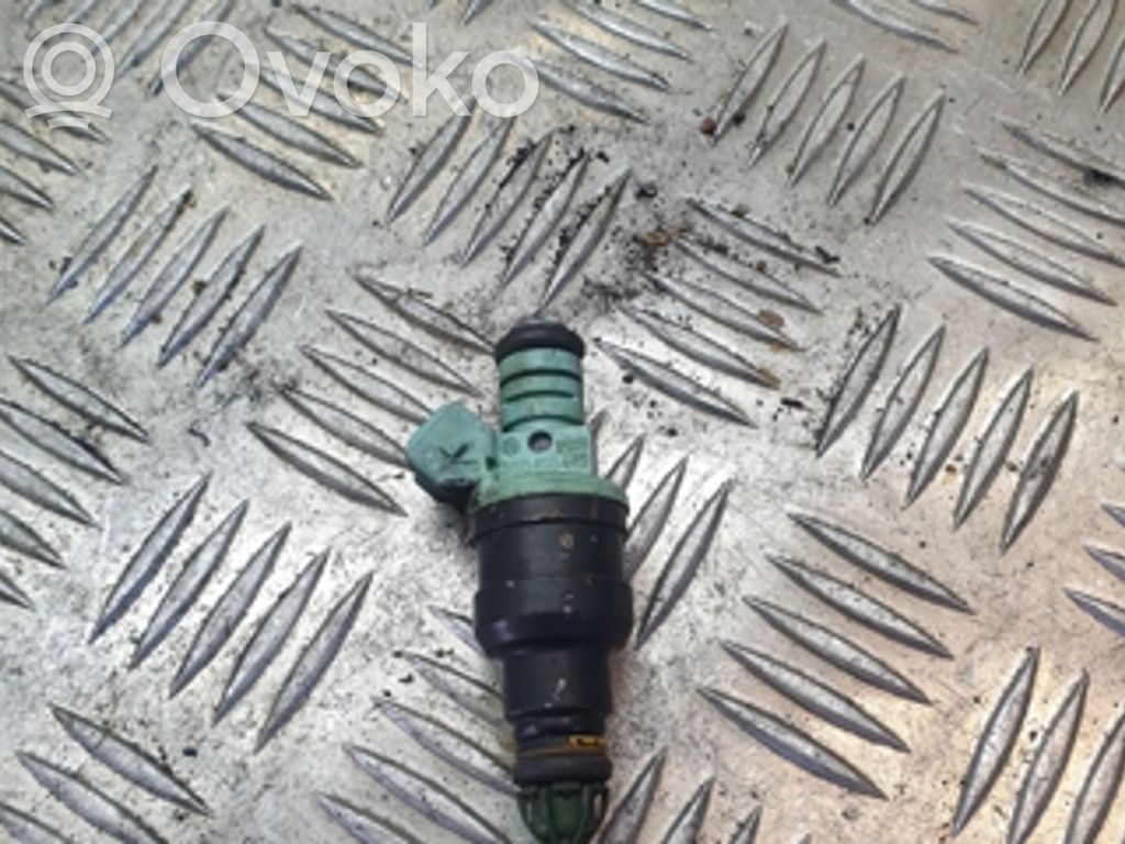 BMW 5 E39 Fuel injector 