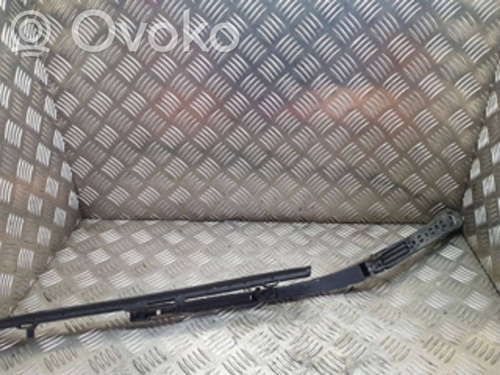 BMW 5 E39 Priekšējā loga tīrītāja kājiņa 