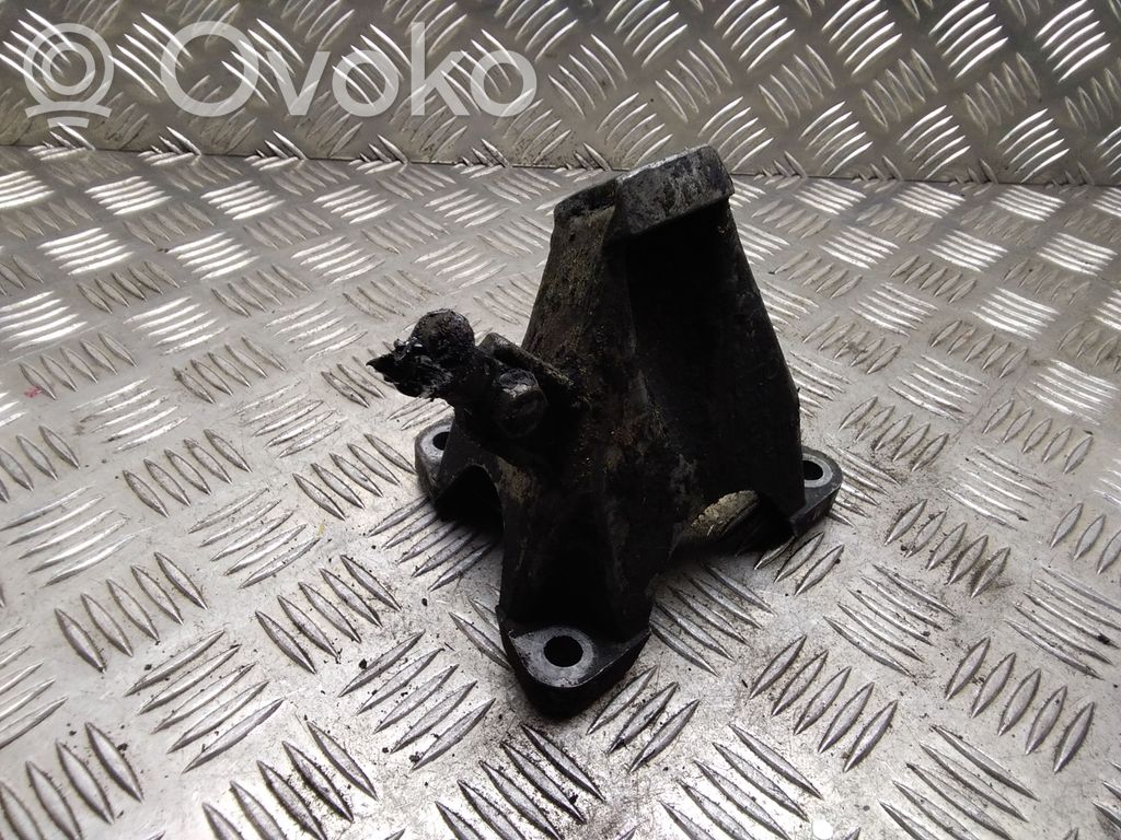 Audi A4 S4 B6 8E 8H Engine mounting bracket 