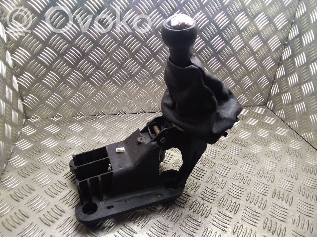 Peugeot 207 Gear shifter/selector 