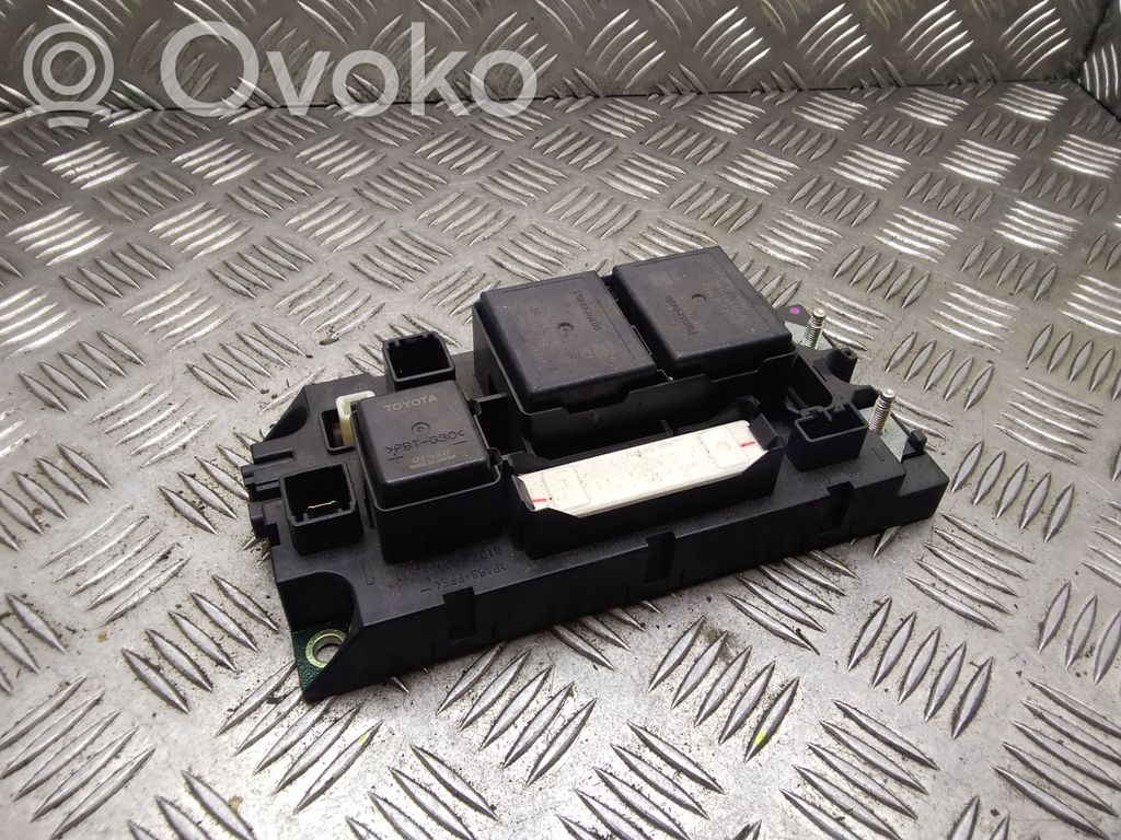 Lexus RX 450H Fuse module 
