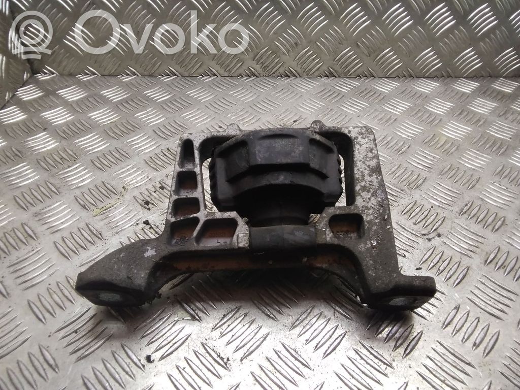 Volvo C30 Engine mount bracket 