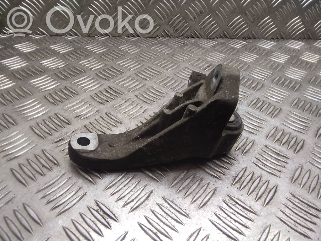 Volvo C30 Gearbox mounting bracket 