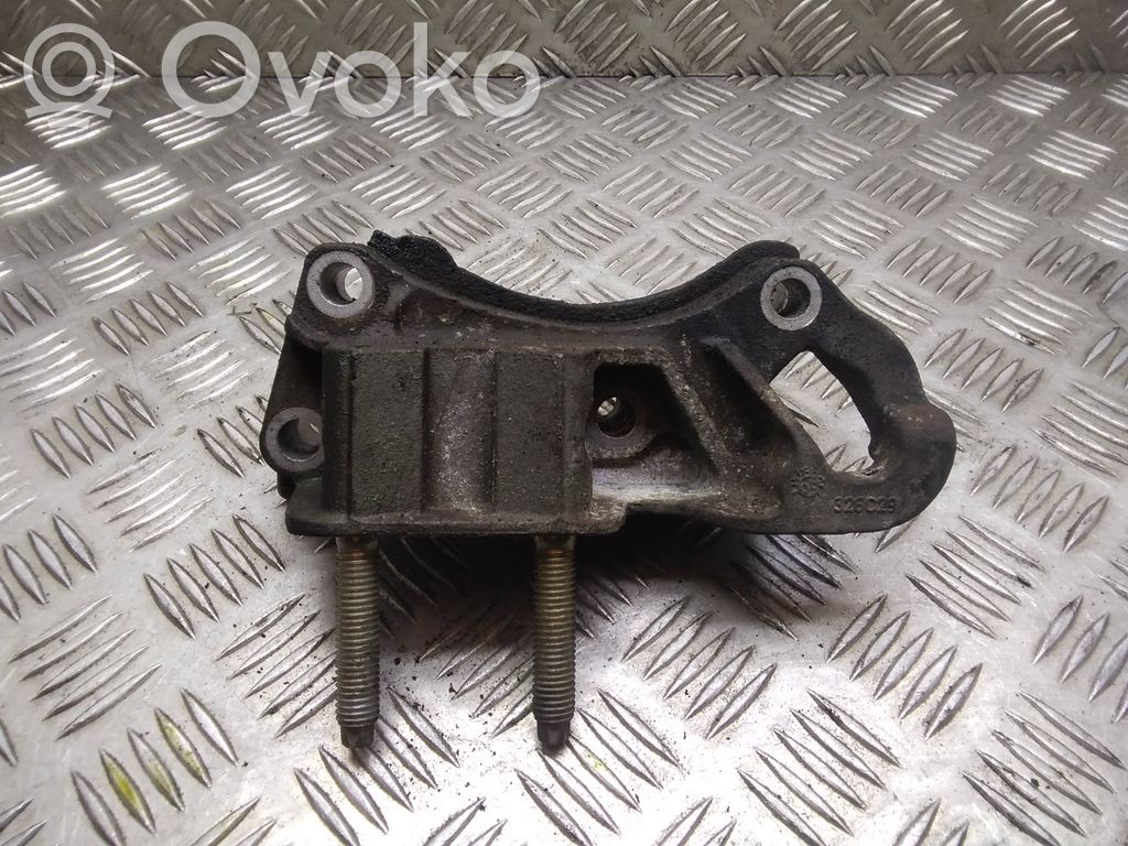 Mazda 3 I Engine mounting bracket 