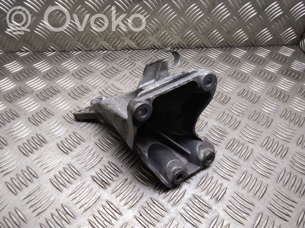 BMW 1 E81 E87 Engine mounting bracket 