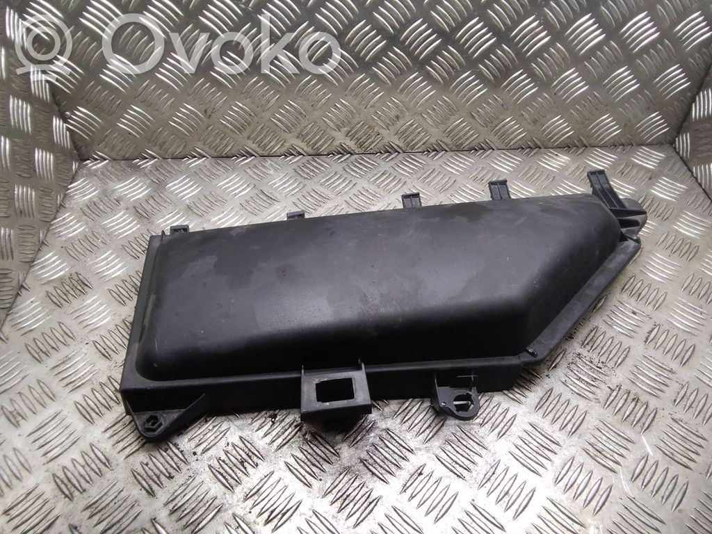 BMW 5 E60 E61 Oro mikrofiltro dangtelis 