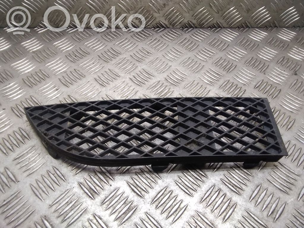 BMW 7 E65 E66 Kratka dolna zderzaka przedniego 