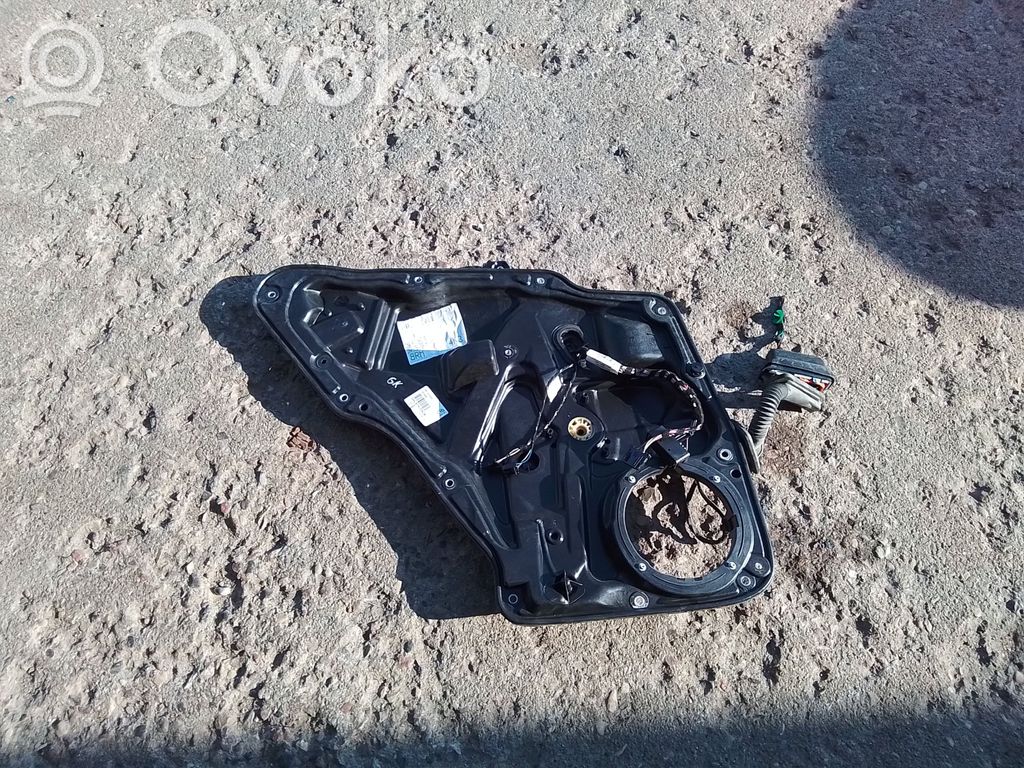 Volkswagen Tiguan Mechanizm podnoszenia szyby tylnej bez silnika 