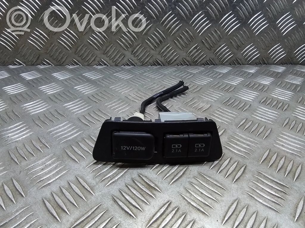 Lexus ES 300h (7th Gen) USB socket connector 