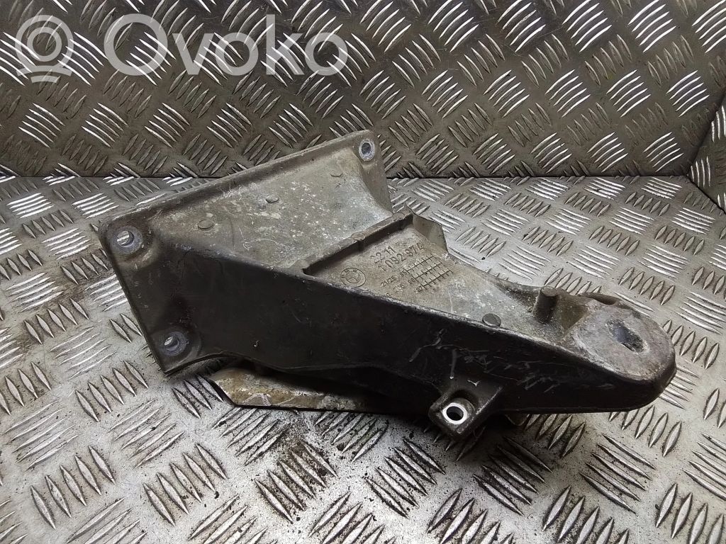 Volkswagen Transporter - Caravelle T5 Engine mounting bracket 
