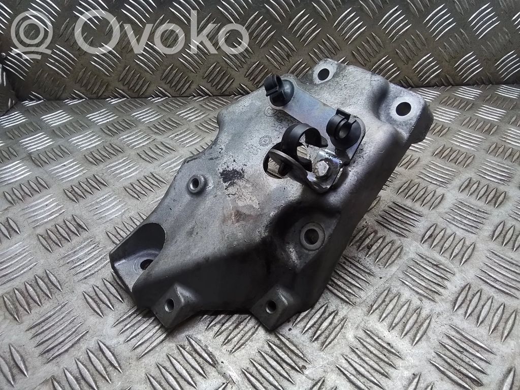 BMW X3 E83 Engine mounting bracket 