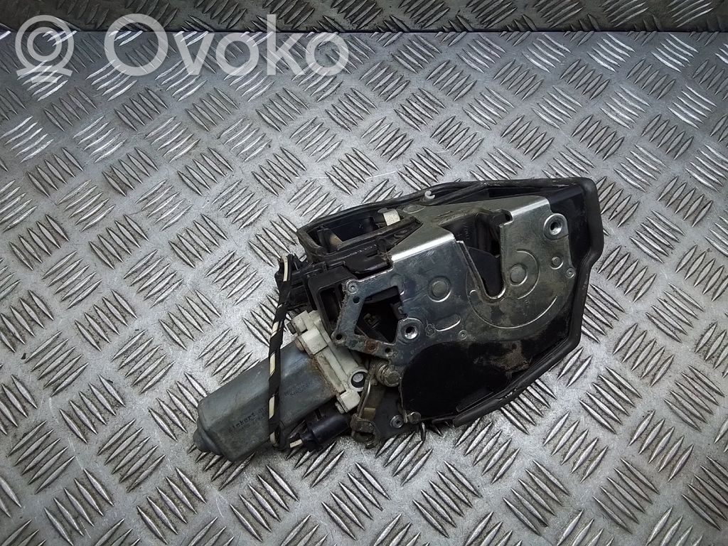 BMW 7 E65 E66 Galinių durų spyna 