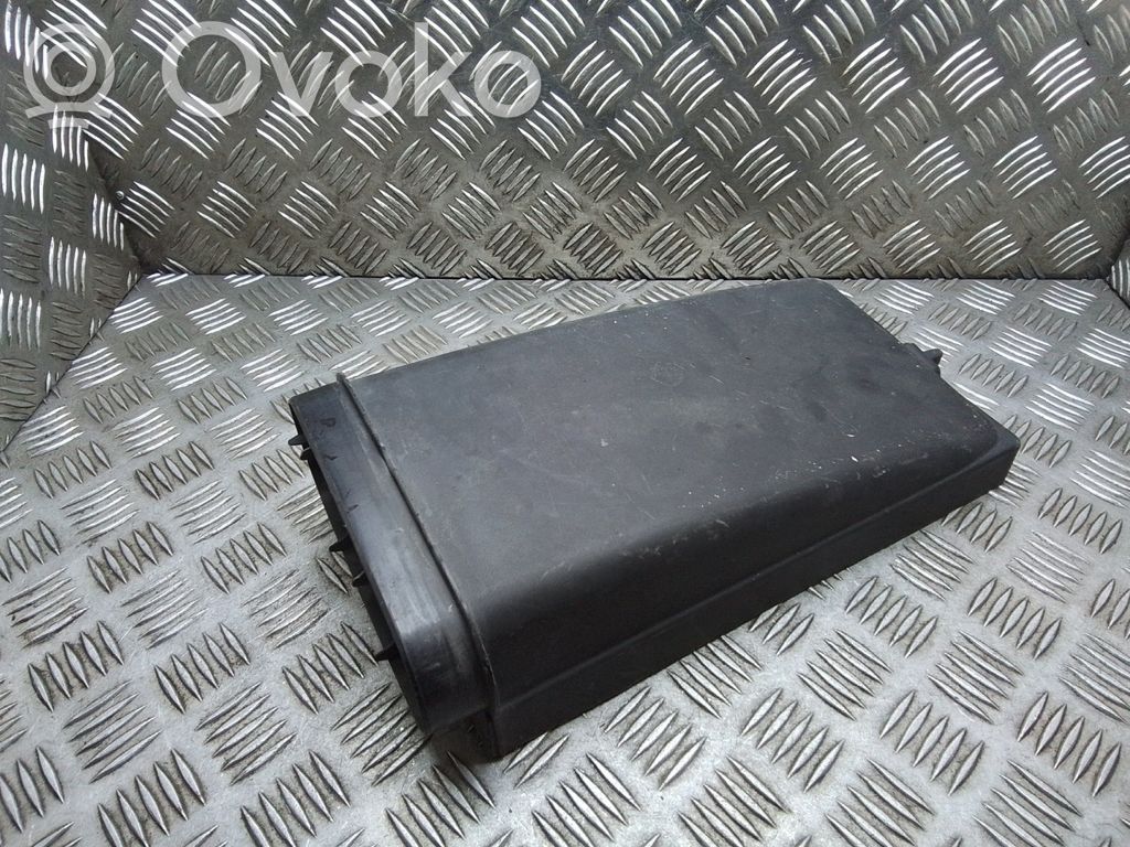 BMW 7 E65 E66 Oro mikrofiltro dangtelis 