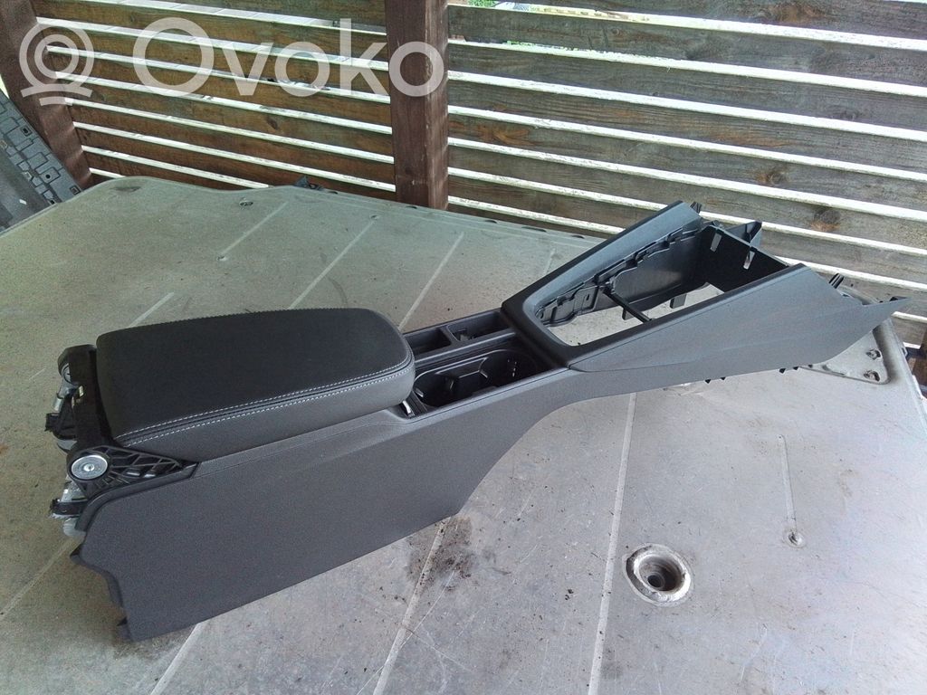 Skoda Octavia Mk4 Reposabrazos 