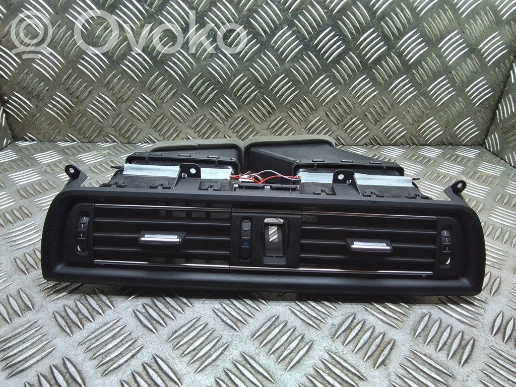 Dysze / Kratki środkowego nawiewu deski rozdzielczej   F49209136,F4920913612,0778912,07621Z01,16828110