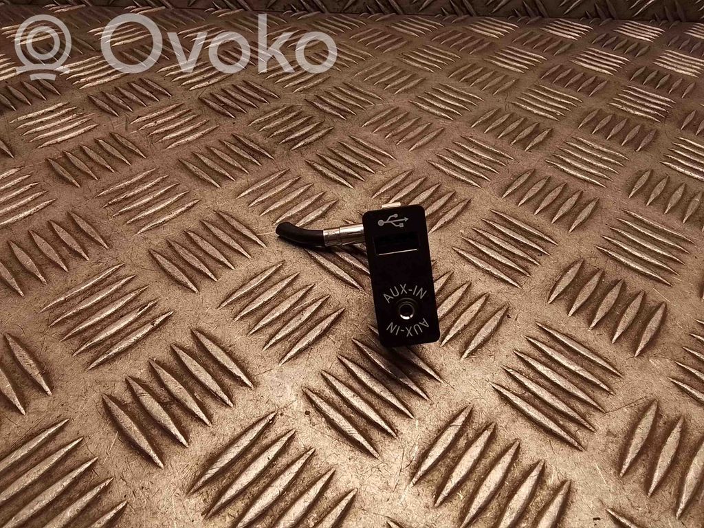 BMW 5 F10 F11 USB savienotājs 