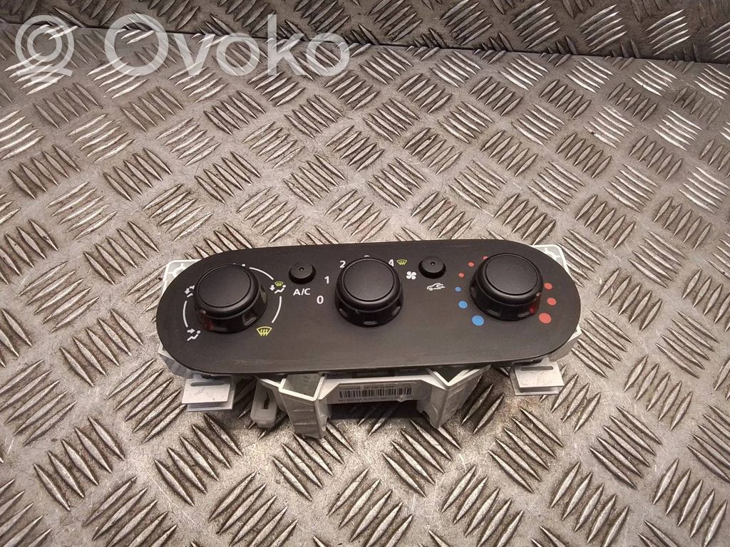 Opel Vivaro Climate control unit 