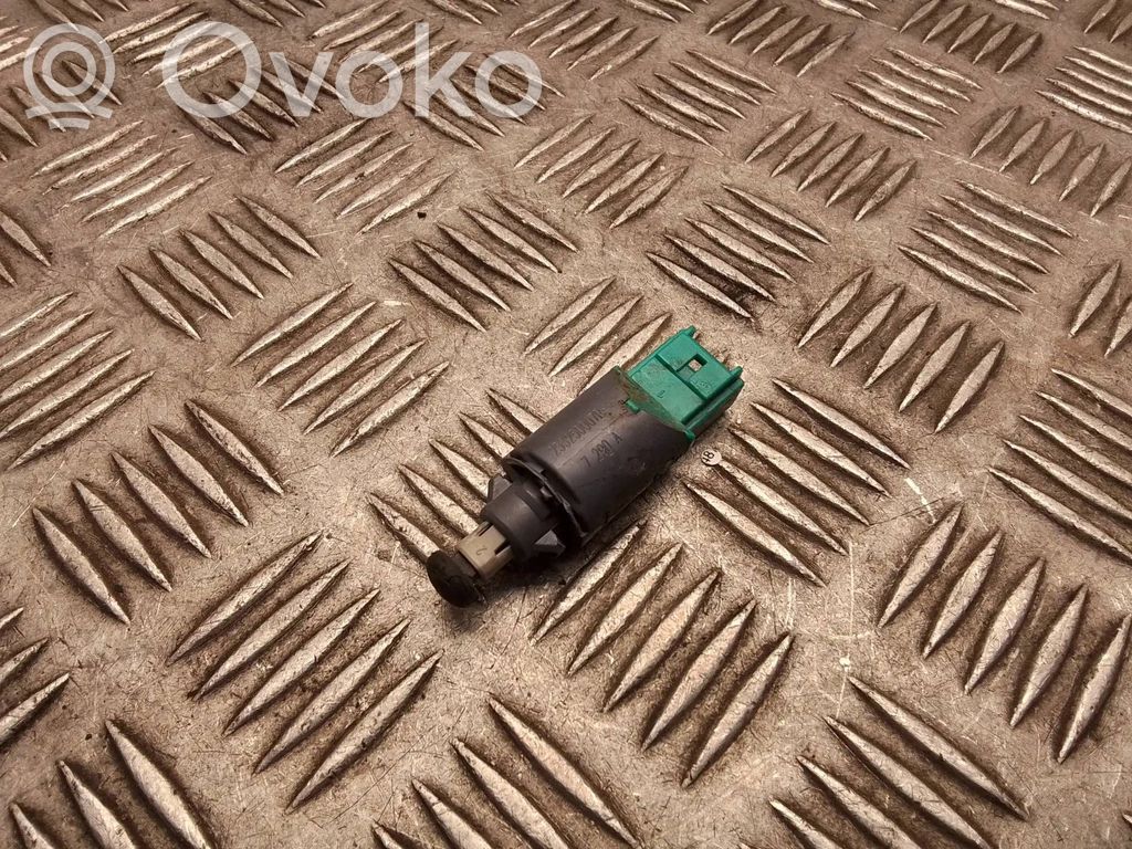 Opel Vivaro Jarrupolkimen anturin kytkin 