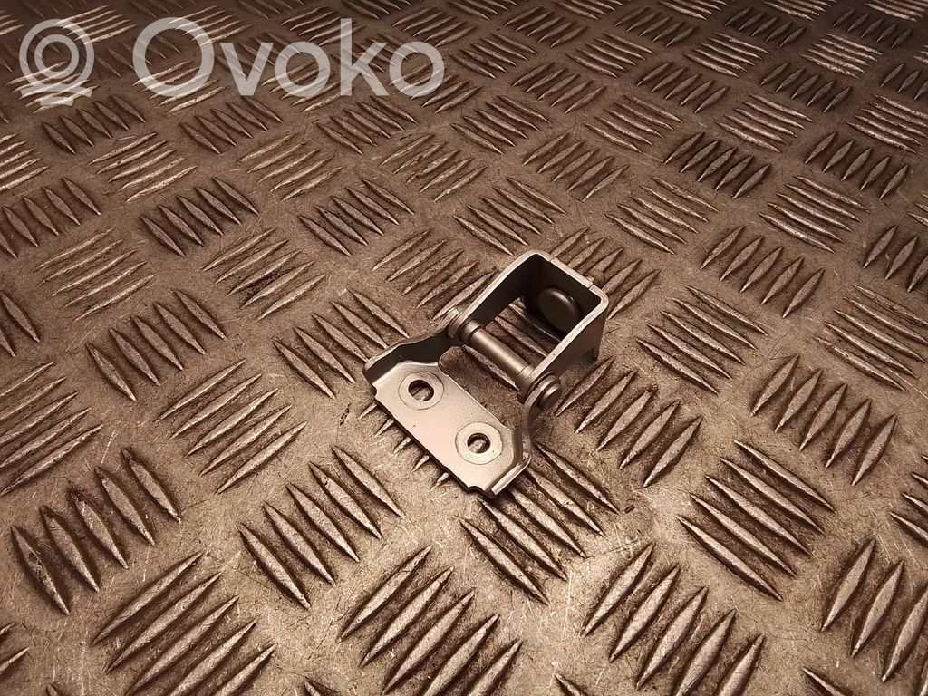 Tailgate/trunk/boot hinge   VYR