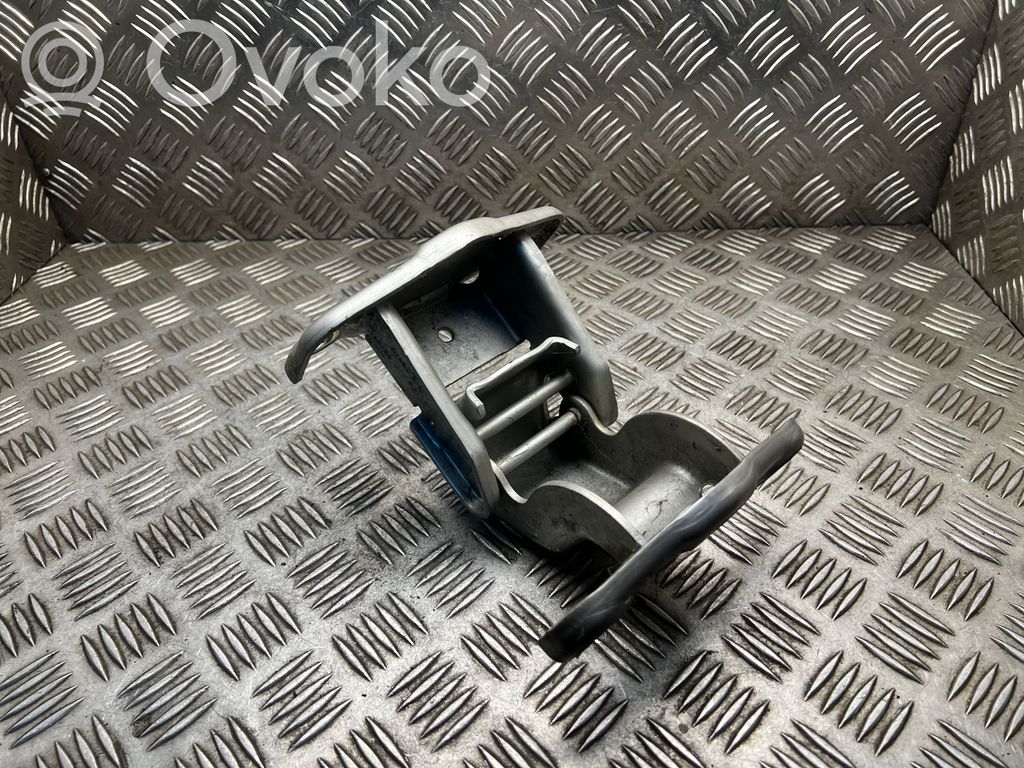 Opel Vivaro Верхняя петля багажник 