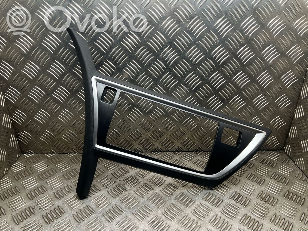 Toyota Auris E180 Konsola środkowa / Radio / GPS 