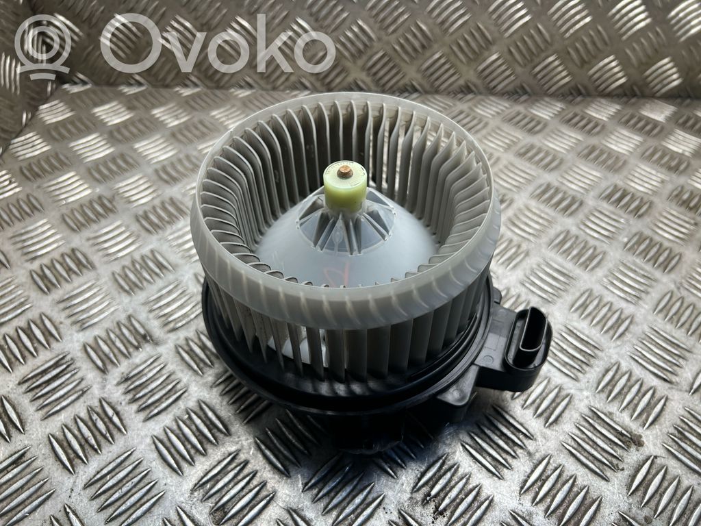 Toyota Auris E180 Mazā radiatora ventilators 