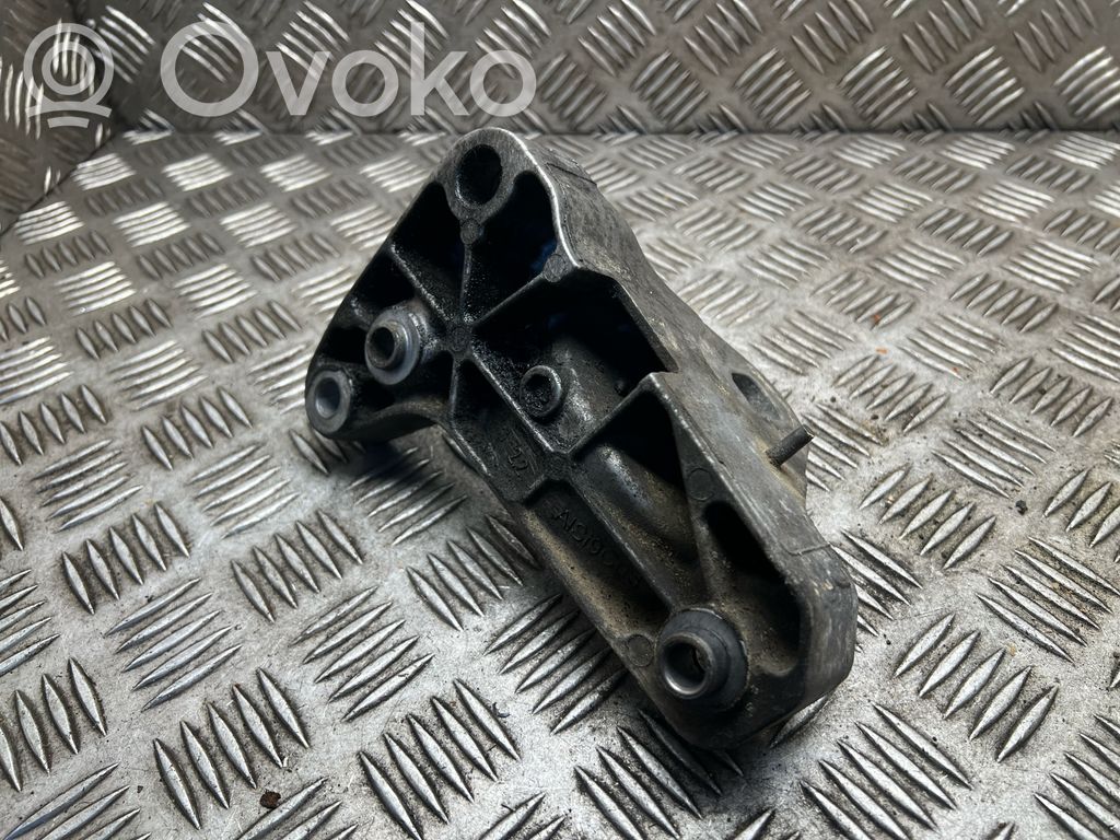 Volkswagen Transporter - Caravelle T5 Engine mounting bracket 