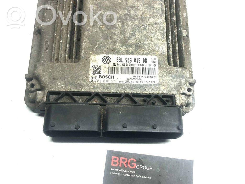 Volkswagen Golf VI Front door window regulator motor 