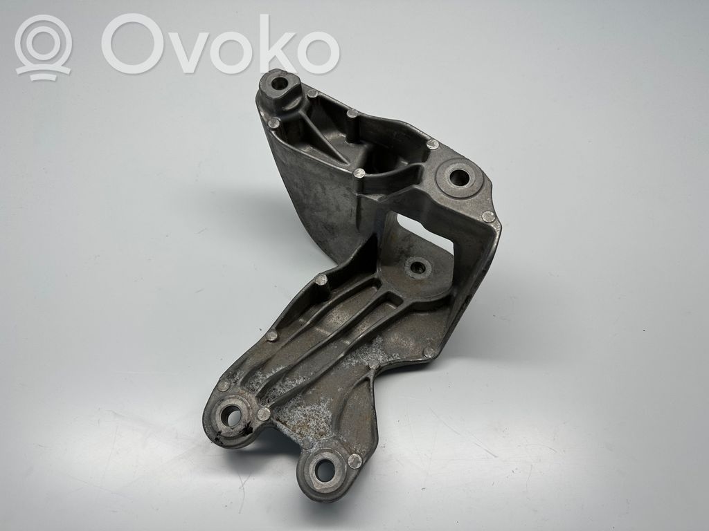 Volkswagen Amarok Engine mounting bracket 