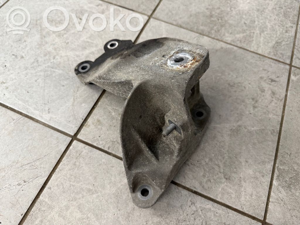 Engine mounting bracket   2H6199308A