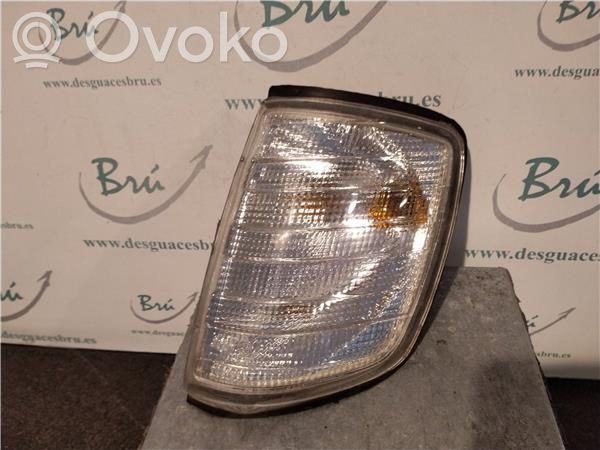 Mercedes-Benz E W124 Kierunkowskaz przedni 