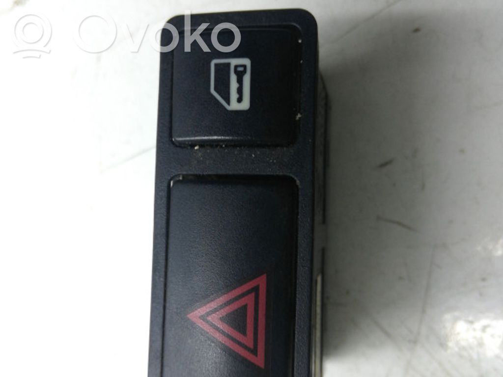 Hazard light switch   61318368920