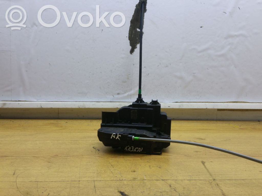 Nissan Qashqai Aizmugurē slēdzene 