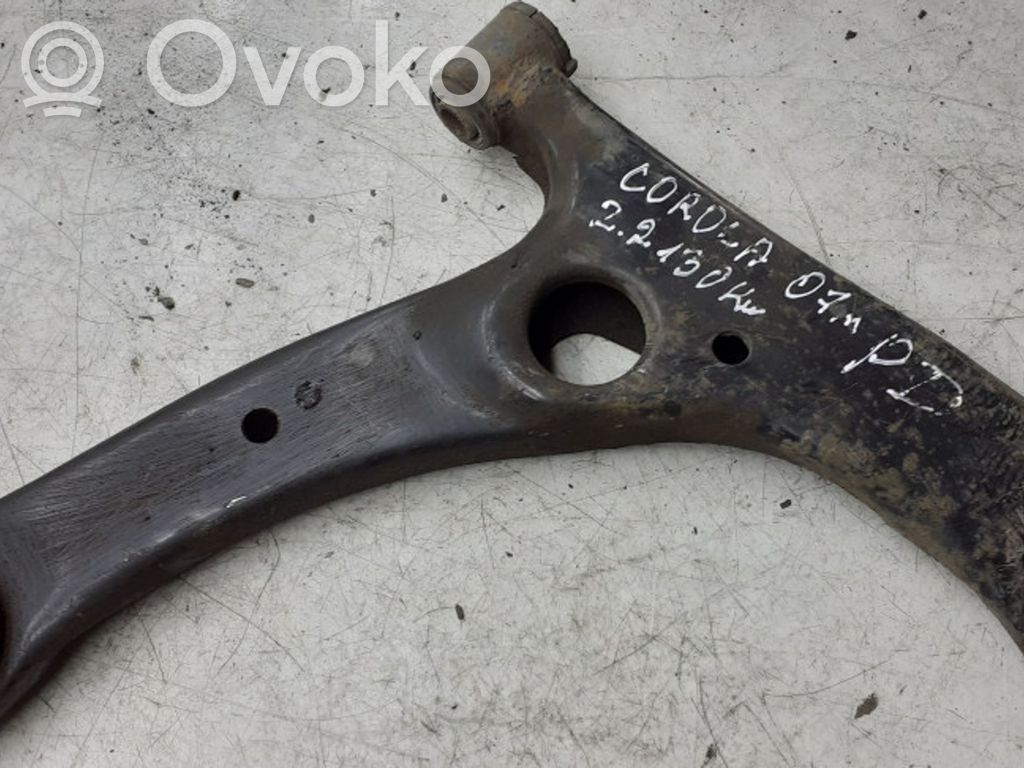 Toyota Corolla Verso AR10 Dolny wahacz przedni 