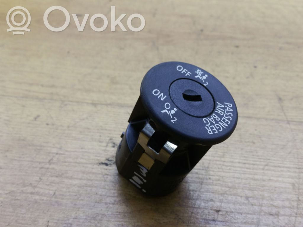 Mini One - Cooper Coupe R56 Passenger airbag on/off switch 