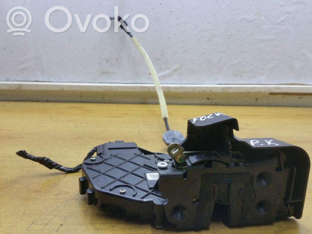 Ford Focus Priekšpusē slēdzene 