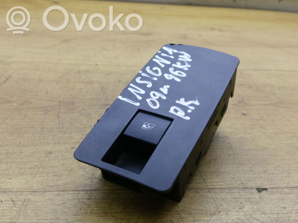 Opel Insignia A Electric window control switch 