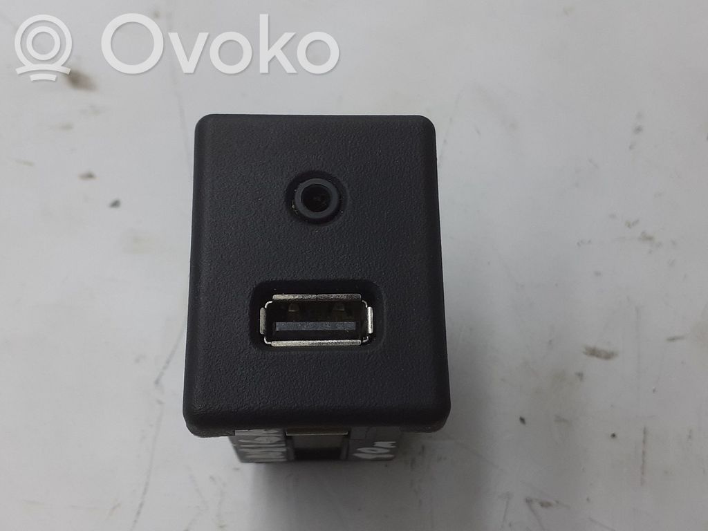 Opel Insignia A Enchufe conector USB 