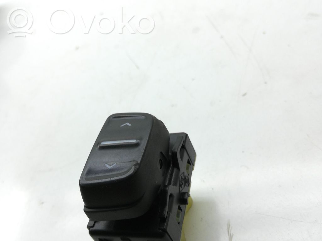 Dacia Sandero Electric window control switch 