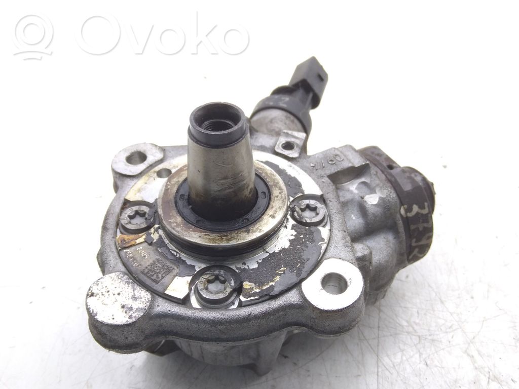 BMW 3 E90 E91 Fuel injection high pressure pump 