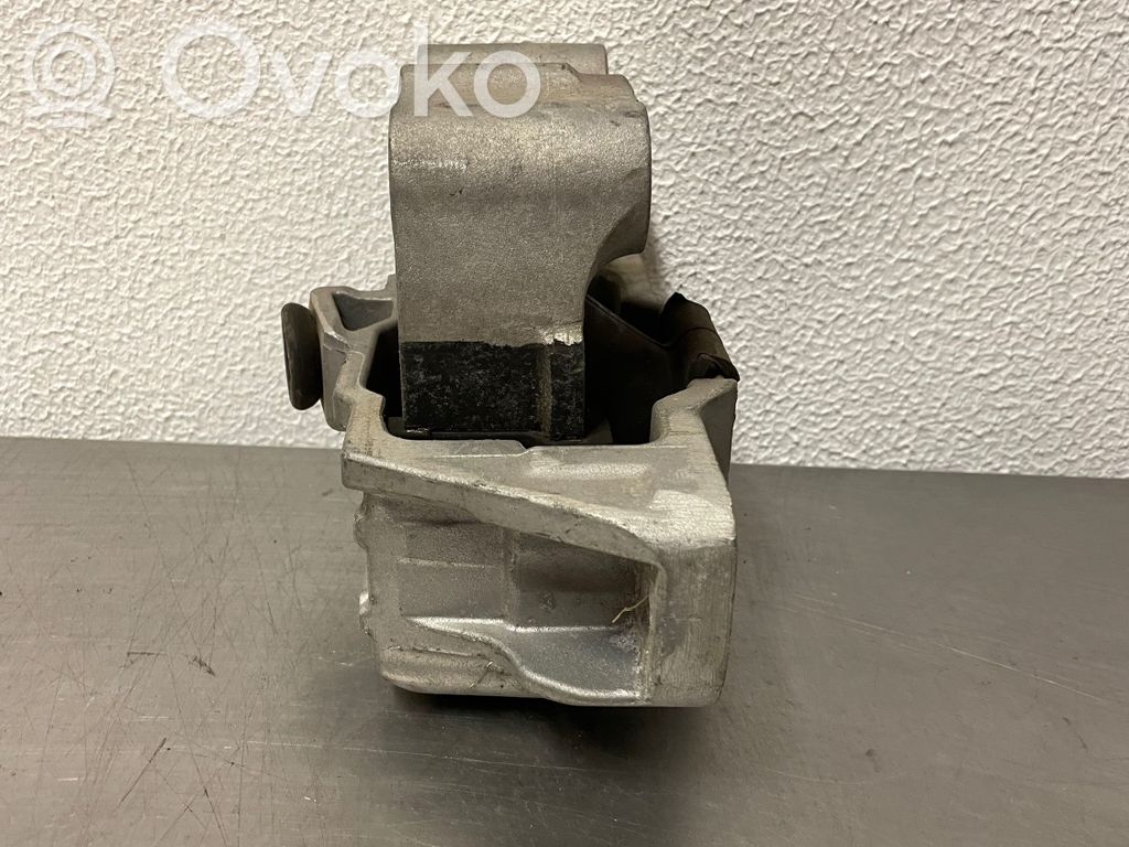 Jeep Grand Cherokee Engine mount bracket 