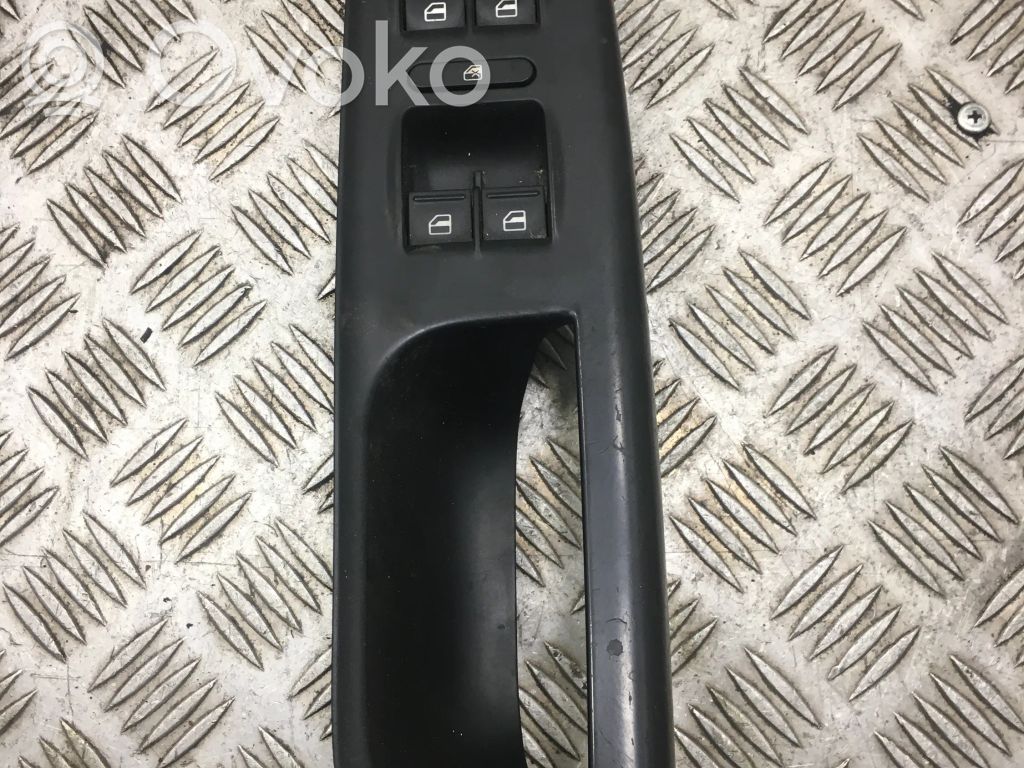 Volkswagen PASSAT B6 Front door window switch trim 