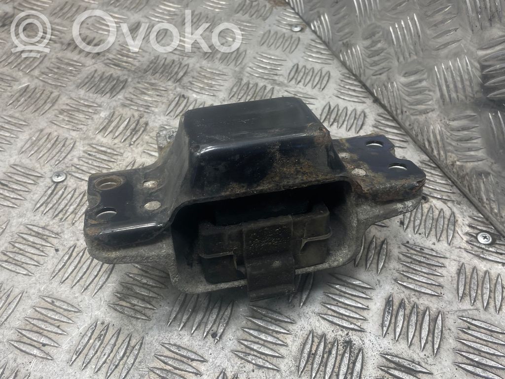 Skoda Octavia Mk2 (1Z) Engine mount bracket 