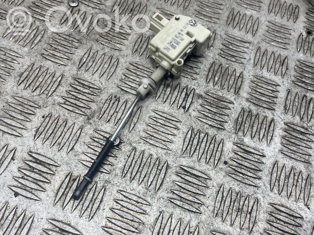 Volkswagen PASSAT B5.5 Fuel tank cap lock 