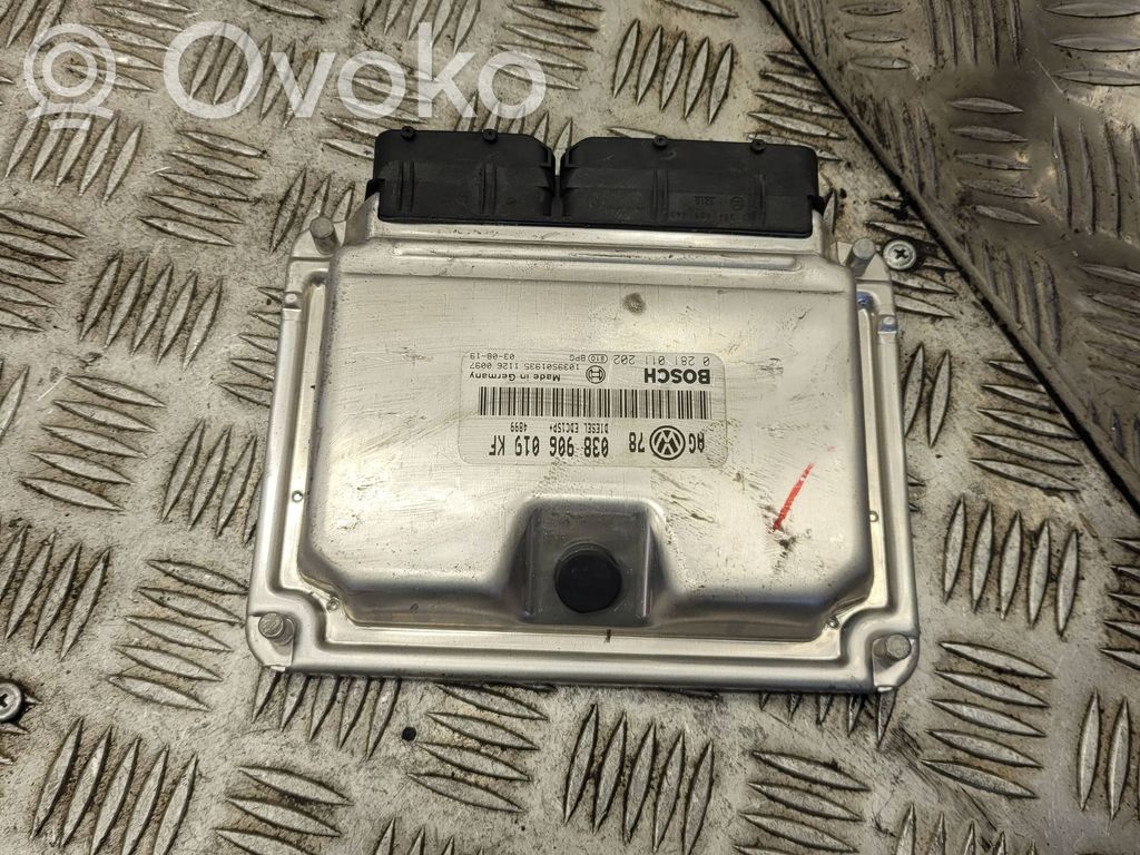 Volkswagen PASSAT B5.5 Engine control unit/module 