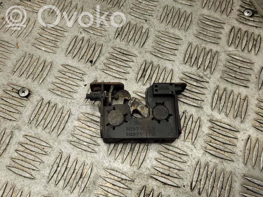 BMW 5 E60 E61 Spyna variklio dangčio 