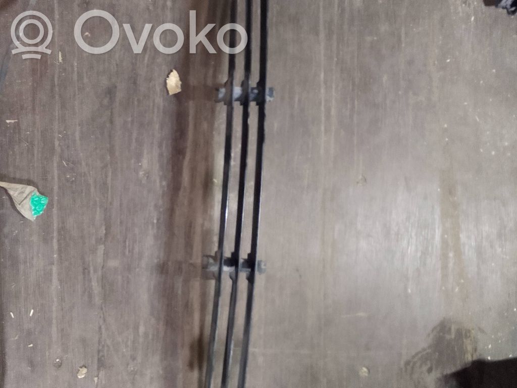 BMW 7 E38 Grille inférieure de pare-chocs avant 