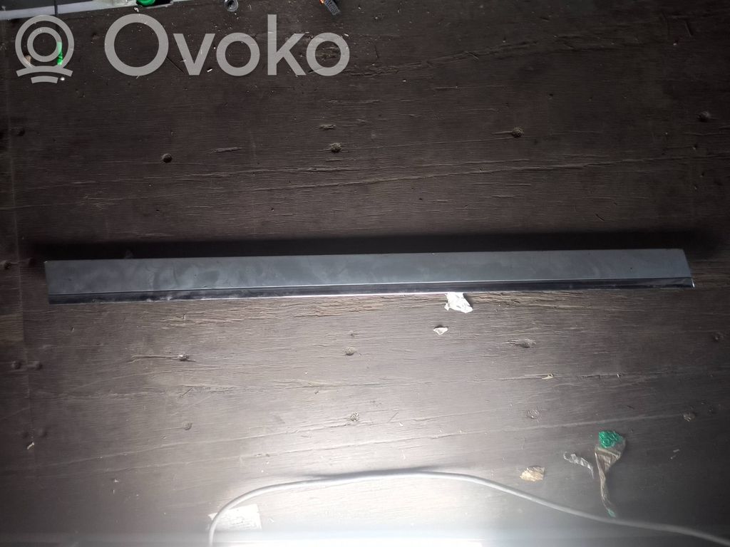 Audi A6 S6 C6 4F Listwa drzwi przednich 