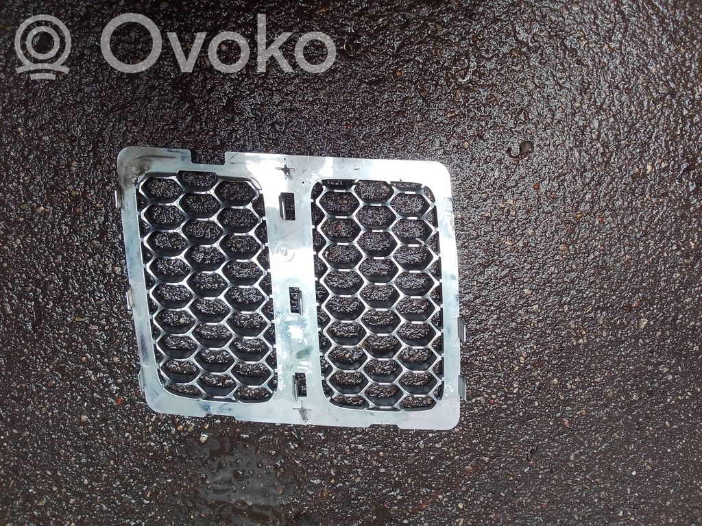 Jeep Grand Cherokee Maskownica / Grill / Atrapa górna chłodnicy 
