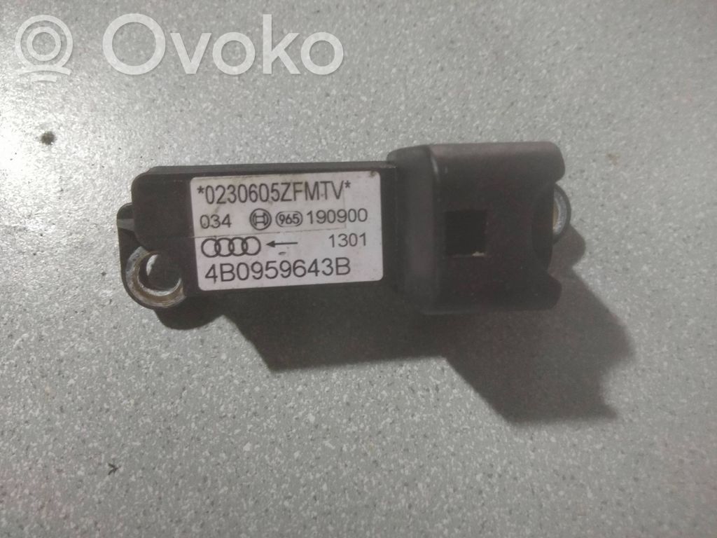 Audi A4 S4 B5 8D Senzor impact/declanșare airbag 